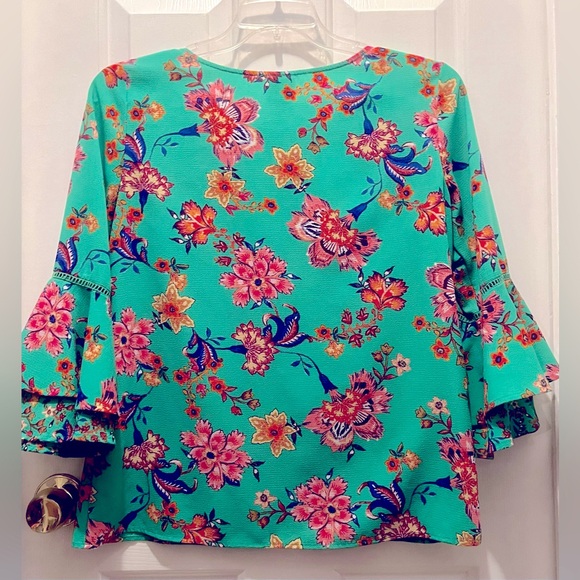 Fig and Flower Top Women Medium Green Floral Ruffle 3/4 Sleeve Blouse - Picture 2 of 14
